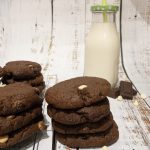 Easy Chocolate cookies with milk