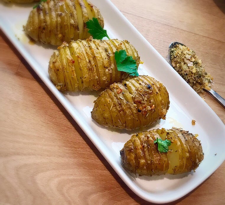 garlic and rosemary hassleback potatoes